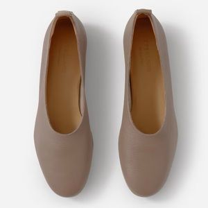 Everlane Pebbled Leather Ballet Flats in Taupe
